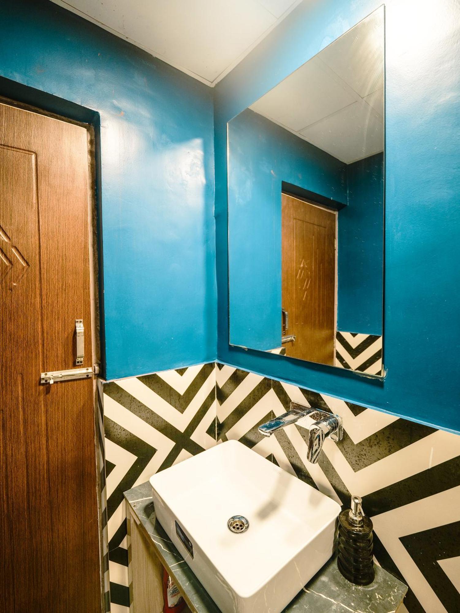 Hoztel Jollygrrant Doon Hostel Rani Pokhri Exterior photo